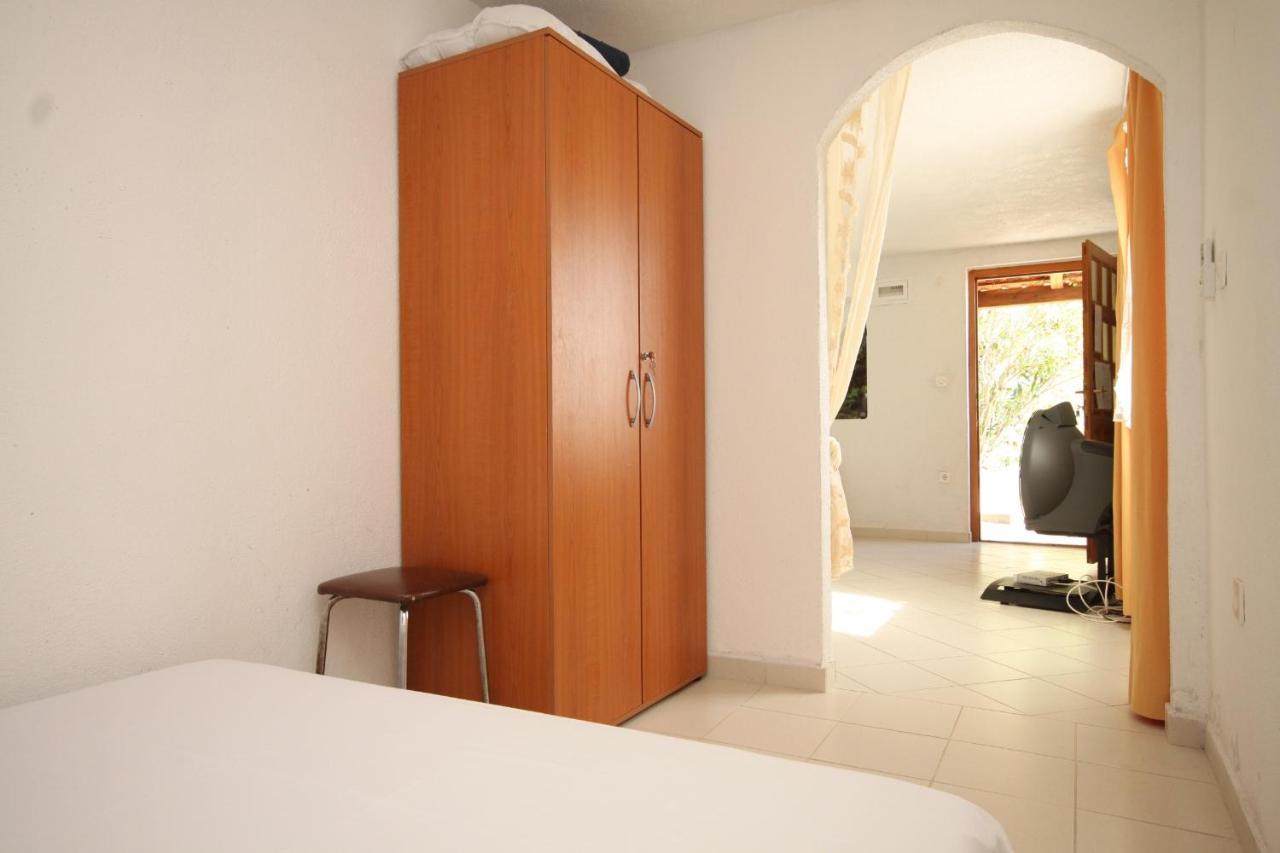 Apartments With A Parking Space Rukavac, Vis - 2444 Bagian luar foto