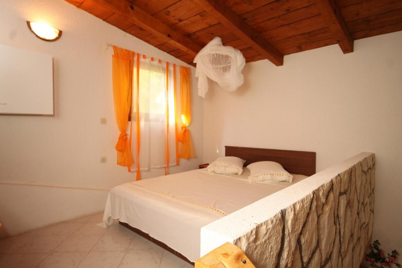 Apartments With A Parking Space Rukavac, Vis - 2444 Rukavac  Bagian luar foto
