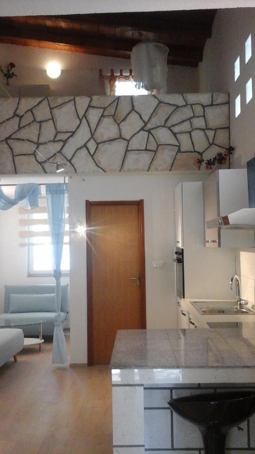 Apartments With A Parking Space Rukavac, Vis - 2444 Rukavac  Bagian luar foto
